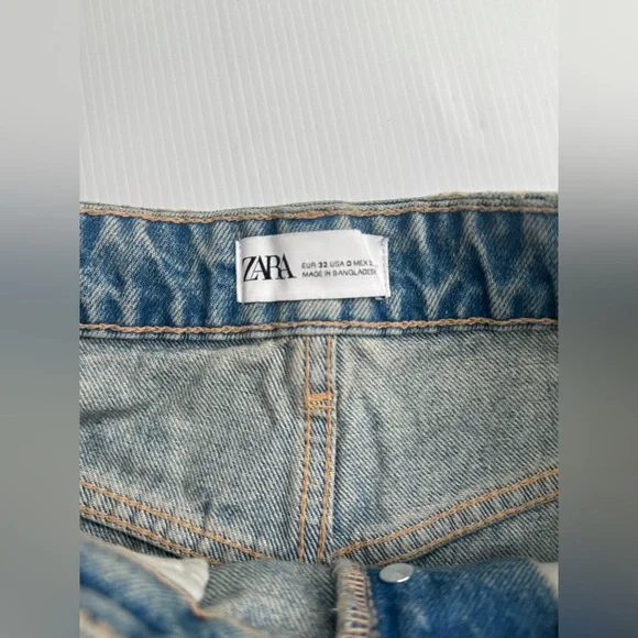 ZARA High-Waisted Distressed Denim Shorts – Size 0 – Light Wash Vintage Style - Picture 5 of 7